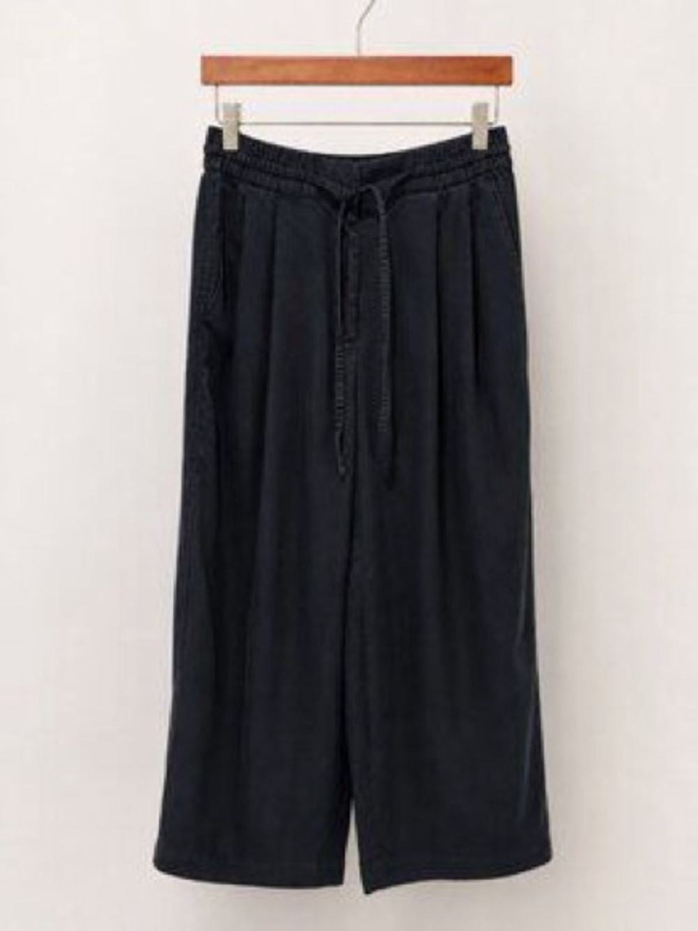 Club monaco Black Wide-Leg Drawstring Pants size 4 cropped ankle style
